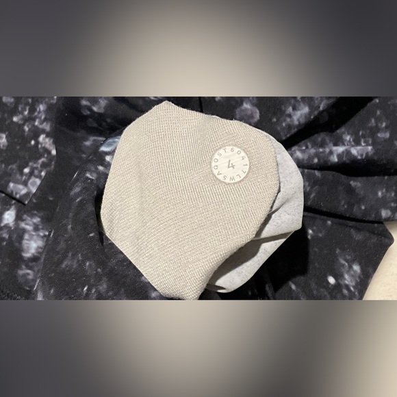 Lululemon Wunder Under Hi-Rise Pant Size 4 EUC in Effervescence 50G Multi Black - Picture 2 of 3